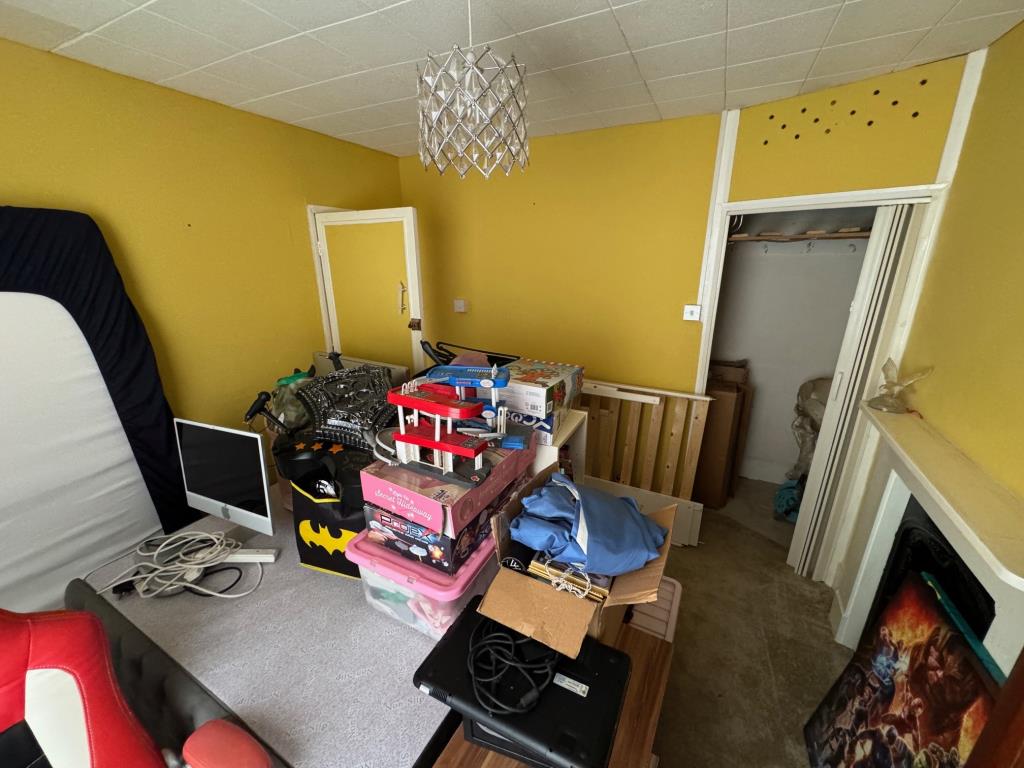 Lot: 61 - FOUR-BEDROOM TERRACE HOUSE - Bedroom 4